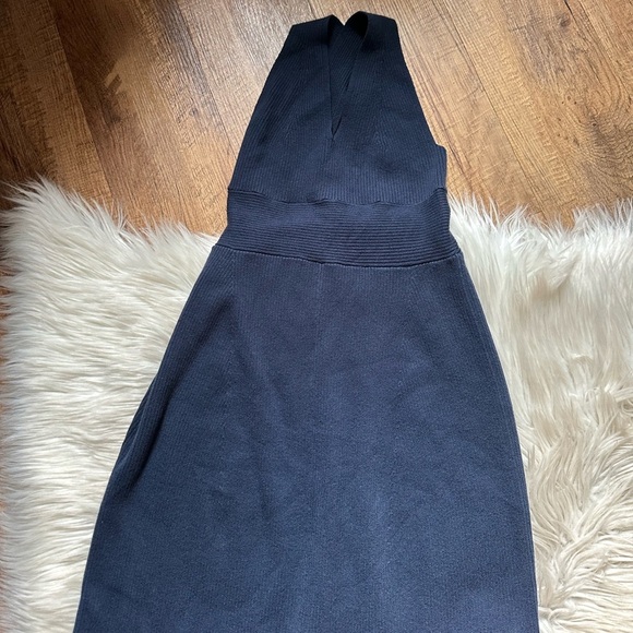 EVERLANE The Ribbed Cotton Cross-Back Dress In Navy - Picture 7 of 9